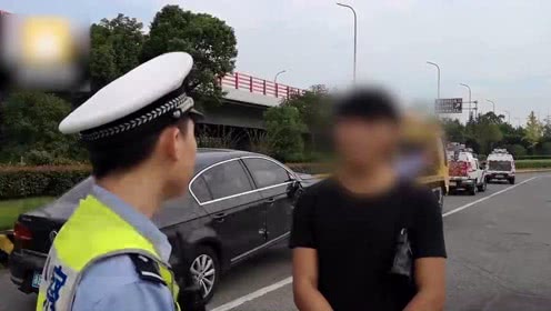 四歲兒子開車兩歲女兒坐副駕，道路交通安全不容忽視