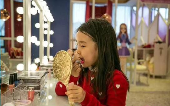 化妝從娃娃抓起，韓國美容進軍幼兒園