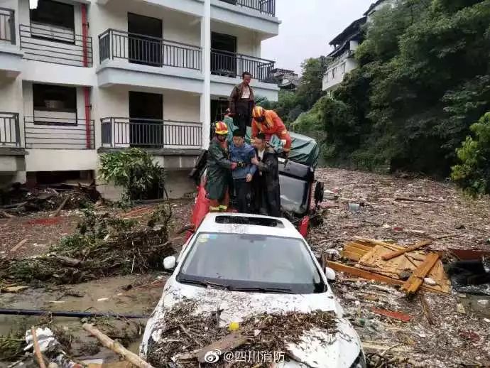 最不愿見(jiàn)到災(zāi)難的地方又受災(zāi)，汶川航拍畫(huà)面令人揪心