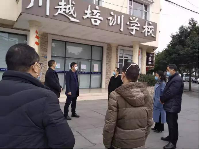 雙流區(qū)副區(qū)長王小樂、教育局局長李光純一行蒞臨我校檢查指導工作