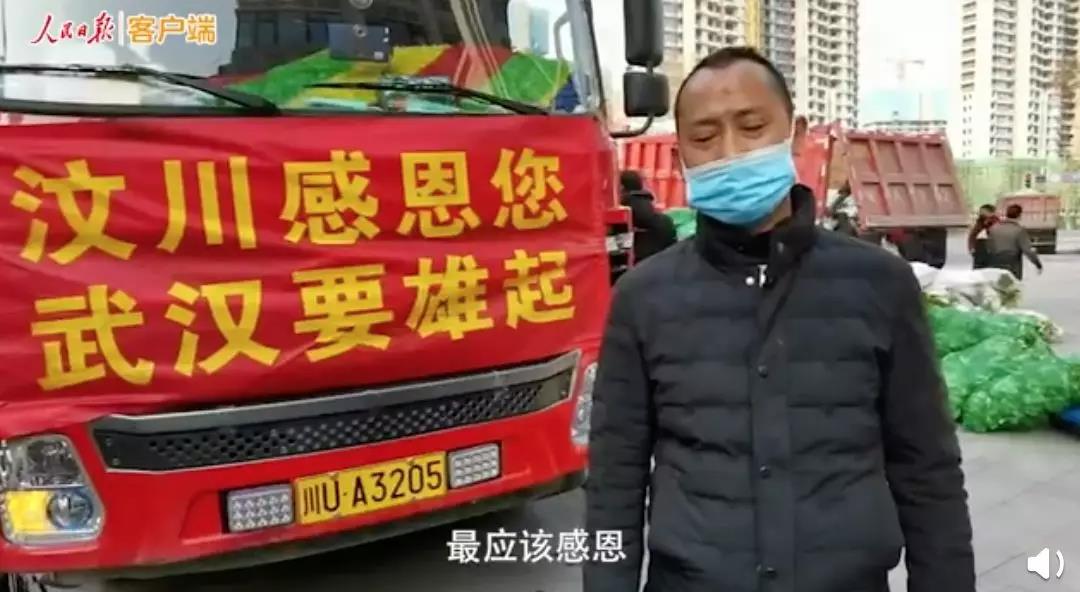 感動！耿直！來自汶川的6輛卡車上，貼著同一句話…