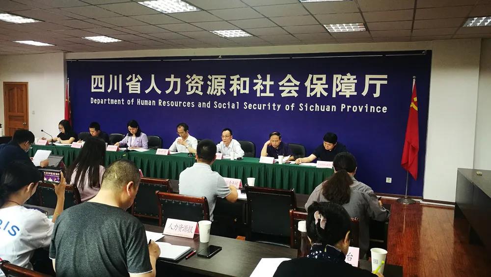我省今年專升本計劃擴大到了3.2萬名左右，研究生計劃擴大到2萬人左右