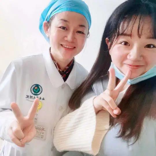 太勵志！沖上熱搜！四川護士媽媽陪女兒考研雙雙被錄?。?></a></div>

                  <div   id=