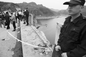 關(guān)于貴州安順公交車墜湖事件，記者了解到這些最新情況！