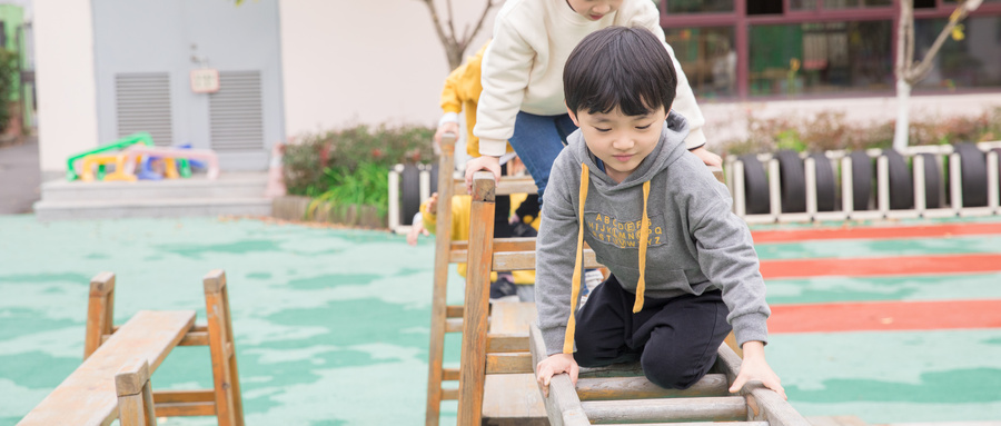 “宅家”一個月，近視一百度？學習網課時如何科學護眼、防控近視，官方專家宣講團來支招啦！