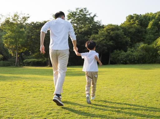 父親，是你決定了孩子中學能否過好！當?shù)亩己煤每纯?